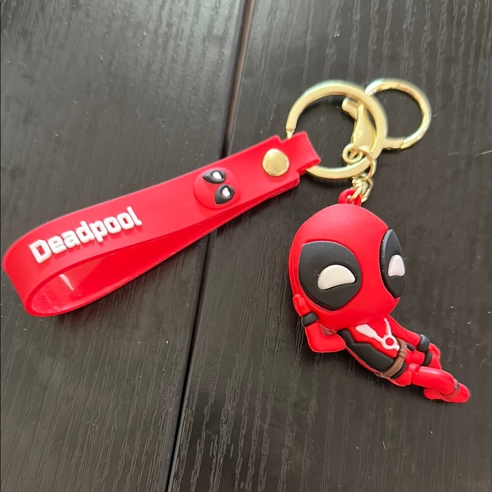 Marvel Deadpool lying down silicone keychain​
